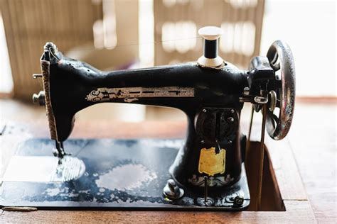 Antique vintage sewing machine front view. | Premium Photo