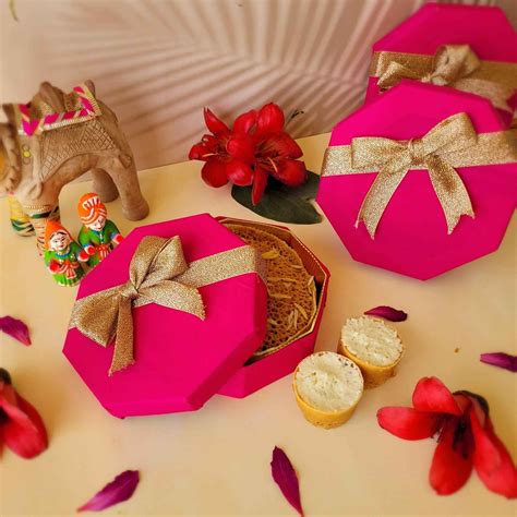 Ghewar Hamper Pink - SweeDesi