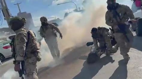 Feds deploy tear gas near Little Village discount mall | FOX 32 Chicago