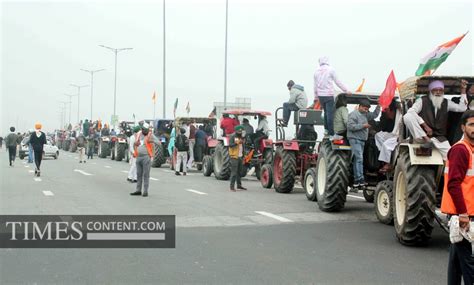 Tractor rally News Photo Tractor march against the farm...