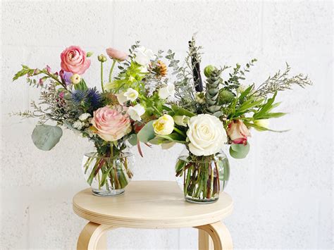 small seasonal fresh flower arrangement | Fresh flowers arrangements ...