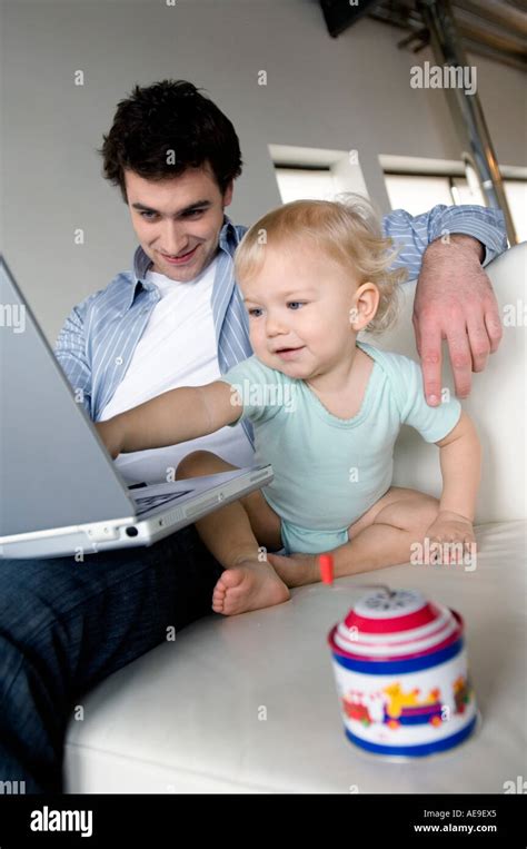 Man and Kid Use Computer 的图像结果