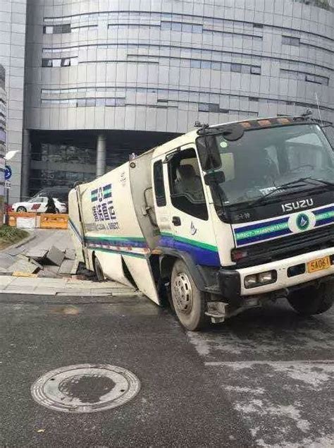 突发！杭州市妇女活动中心门口路面塌陷！有车辆受困！-搜狐