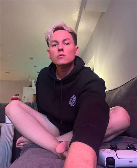 Drew Ryan Scott's feet