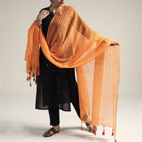 Leheriya Tie-Dye Mothra Kota Doria Cotton Dupatta with Tassels – iTokri ...