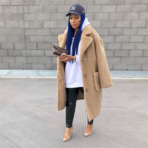 Keeping it cozy 🐻 coa | Mode femme, Vetement fashion, Mode vetement