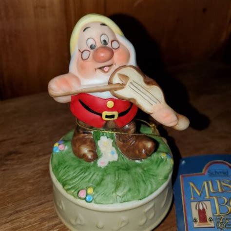 Disney Schmid Snow White 7 Dwarfs, Doc Music Box India | Ubuy
