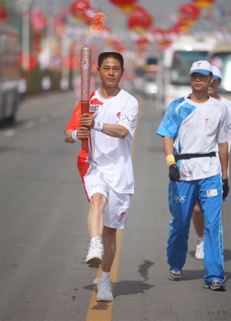 "中国猎人"正步传圣火 特种兵黄和平展军人风采-搜狐2008奥运