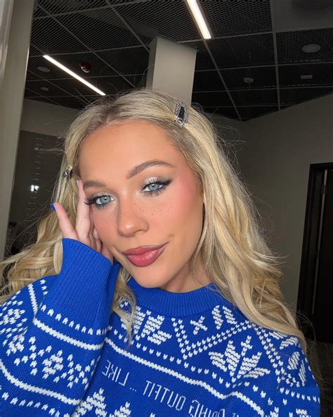 Megan Moroney Height: Find Out Her Height - Perfectley