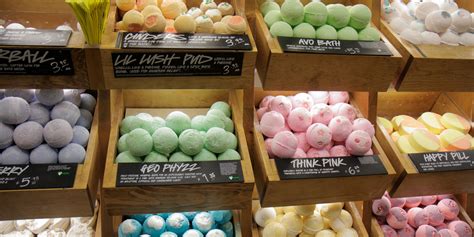 Lush's Best-Selling Bath Bomb Is the Stuff of Dreams | SELF