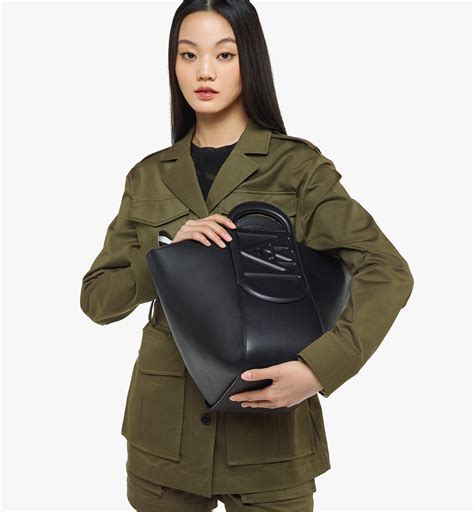 Large Mode Travia Shoulder Bag in Spanish Nappa Leather Black | MCM ®CN