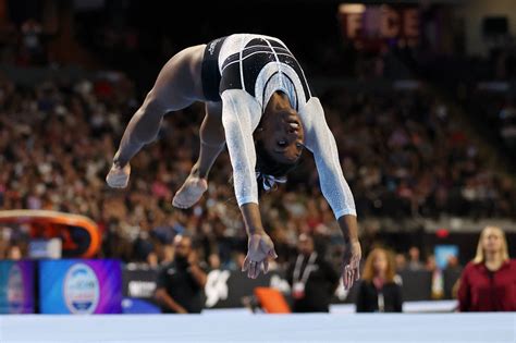 Simone Biles dazzles in return to dominate US Classic