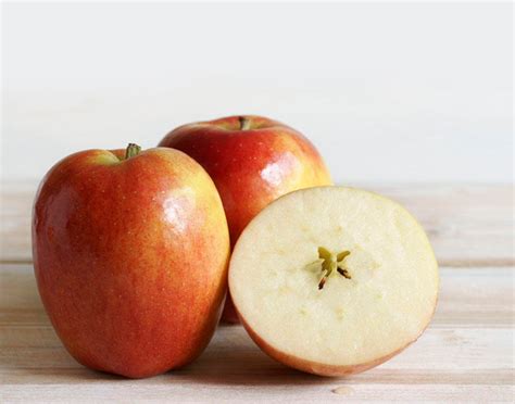 Apple Benefits: Types & Amazing Health Perks of Eating | FITPASS