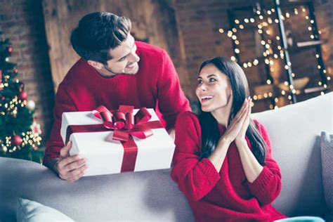 Christmas Gift For Girlfriend - Romantic Gift Ideas For Christmas ...