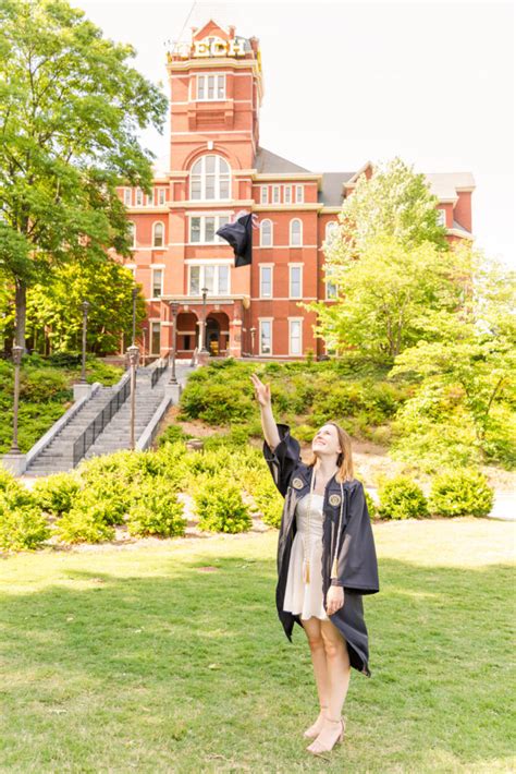 Georgia Tech Graduation 的图像结果
