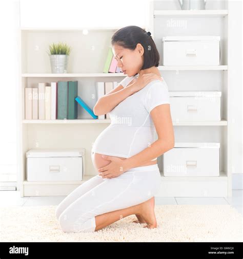 Pregnant woman having shoulder pain Stock Photo - Alamy