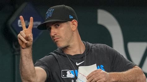 A Kosher Hot Dog: חג ליישמן שמח! / ארז שץ ויוני לב ארי