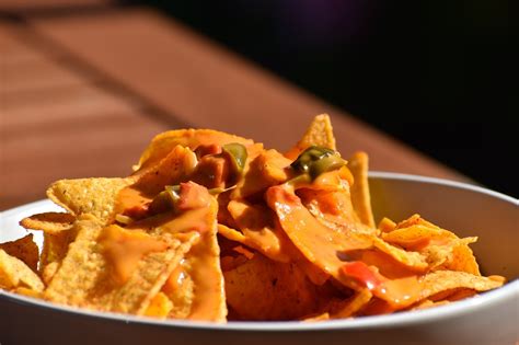 रोटी को तोड़कर बनाएं ये टेस्टी Nachos, आप भी ट्राई करें ये स्नैक ...