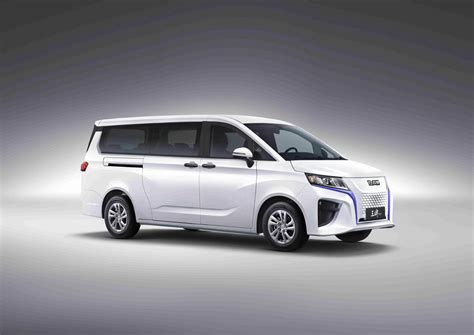 Left Hand Drive 9-Seater Luxury MPV Best-Selling Sedan - MPV and Electric Car