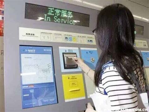 地铁上买什么礼物最新素材