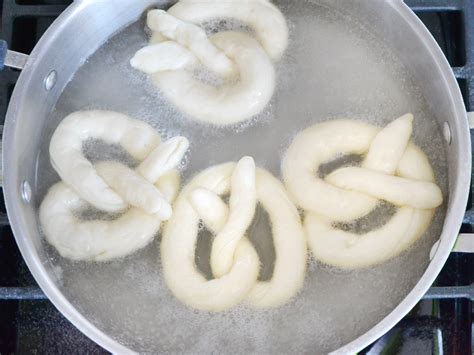 baking soda bath for pretzels