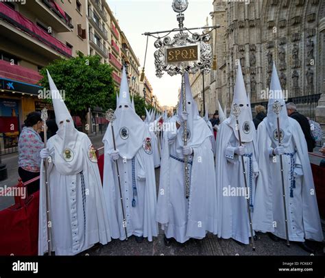 Red Hood In Spanish at Nate Piquet blog