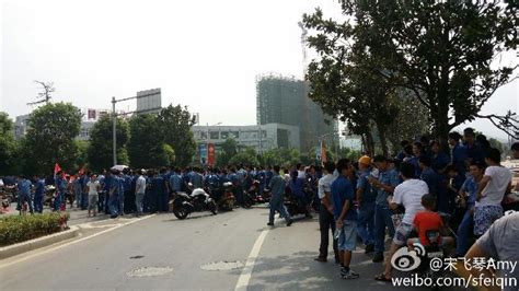 江西九江逾百工人罢工游行