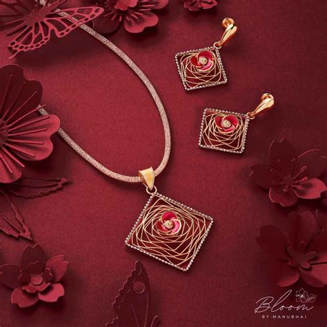 Buy Gold Pendant Set Online | Gold Pendant Set by Manubhai.