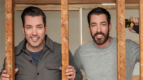Drew & Jonathan Scott Dish On Working With Their Parents On 'Don't Hate ...