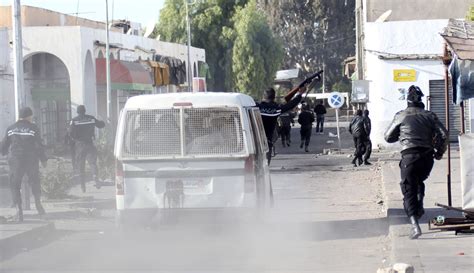 Tunisia: 21 jihadists, 4 civilians killed in attack near Libyan border ...