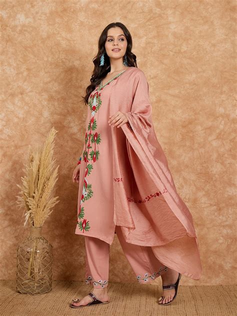 Traditional Ganesh Chaturthi Oufit ideas for Women