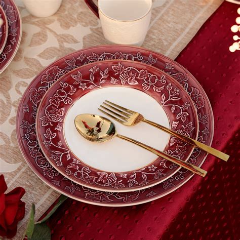 Ruby Red 7 Pcs Plate Set (1 Serving Plate, 6 Quarter Plates) – Vigneto