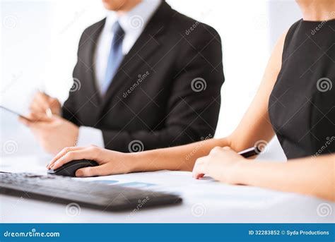 Business Meeting Computer 的图像结果