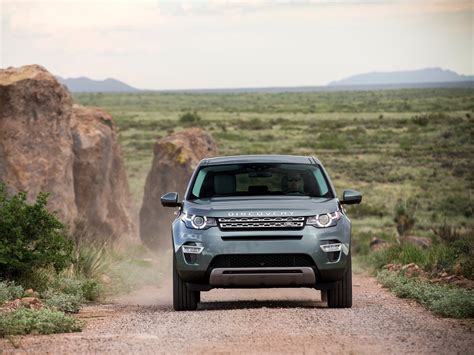 Land Rover Discovery Sport (2015) - picture 92 of 131