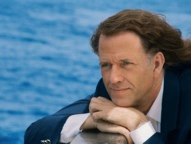 Violinist-conductor Rieu brings his waltz-filled show to Newark - nj.com