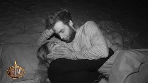 Optical Illusion: Spot the mistake in this clock tower picture