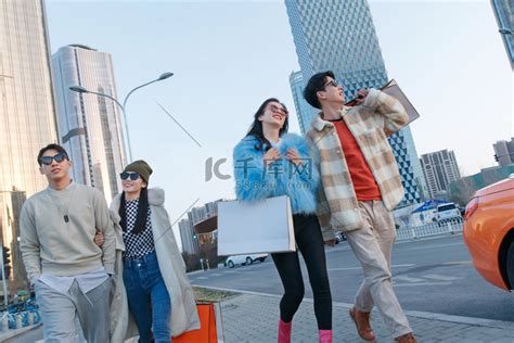 武汉受年轻游客欢迎的楚河汉街，本地的中老年人不太爱去|楚河|汉街|游客_新浪新闻