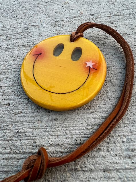 スマイルアクセサリー ︎バナナイエローほっぺ ☆1個 | puka場art★surf