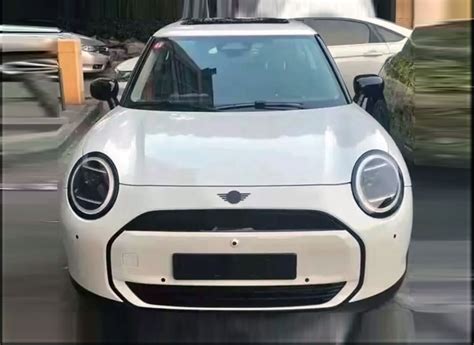 2024 MINI Hatch spied in all-electric form - Automotive Daily