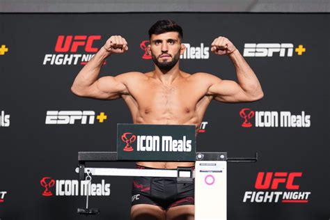 UFC: Arman Tsarukyan wants either Charles Oliveira or Beneil Dariush next