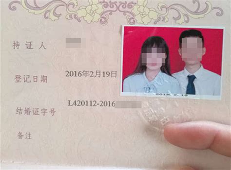 结婚证错印离婚编号 亲友被气哭_ 视频中国