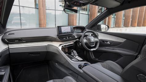 Peugeot 5008 (2017-2024) Interior Layout & Technology | Top Gear