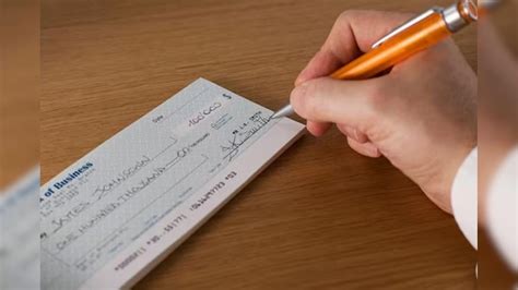 Cheque Issue: చెక్ ఇచ్చేటపుడు ఈ 6 తప్పులు చేశారో అంతే సంగతులు.. పెద్ద ...