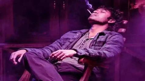 Dhanush and Elli AvrRam sizzle in the new poster of Naane Varuven