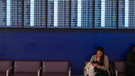 Flight disruptions linger after government shutdown ends