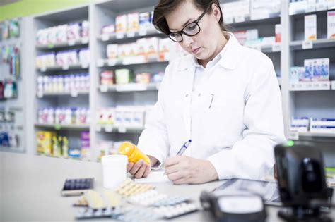 Pharmacy Technician Job Description | Detailed List 2024