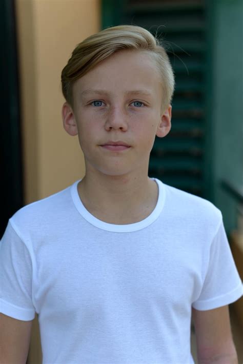 Boys Photos - Download Free High-Quality Pictures | Freepik