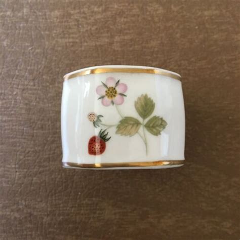 Six Wedgwood Wild Strawberry Napkin Rings in Bone India | Ubuy