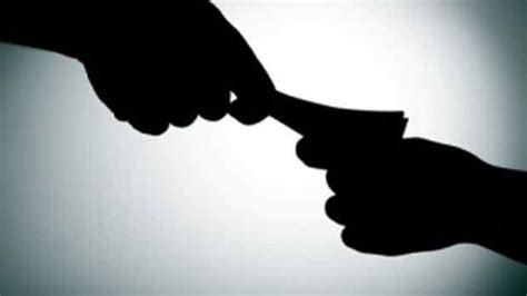 Woman inspector seeks bribe in trespass case; trapped by DVAC