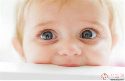 小孩眼屎太多糊住眼睛怎么办 给宝宝清洁眼睛的正确手法怎么做 _八宝网